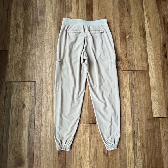 Athleta Go Far Travel Pant Jogger Women’s Sz 2 Khaki Tan‎ Lightweight Hiking - Picture 6 of 10
